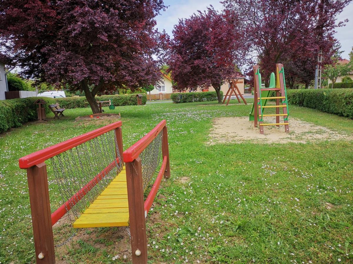 Erika vendégház centrumban Balatonkeresztúr Exterior foto