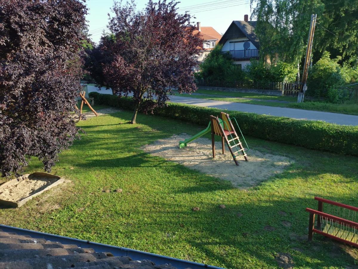 Erika vendégház centrumban Balatonkeresztúr Exterior foto
