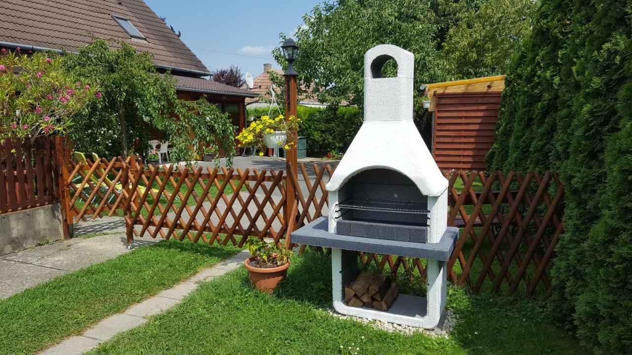 Erika vendégház centrumban Balatonkeresztúr Exterior foto